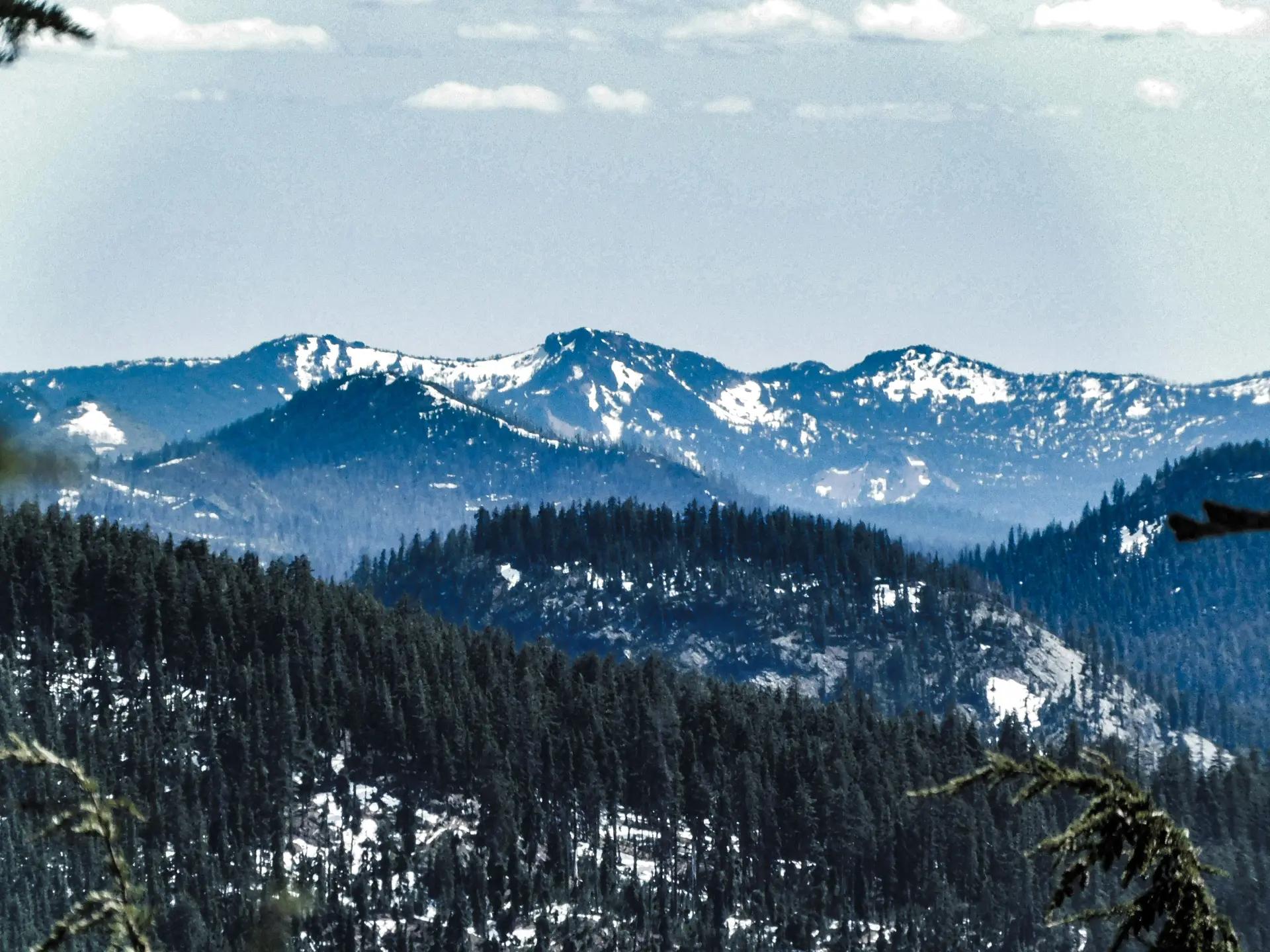 Oregon view of a mountain range from a distance