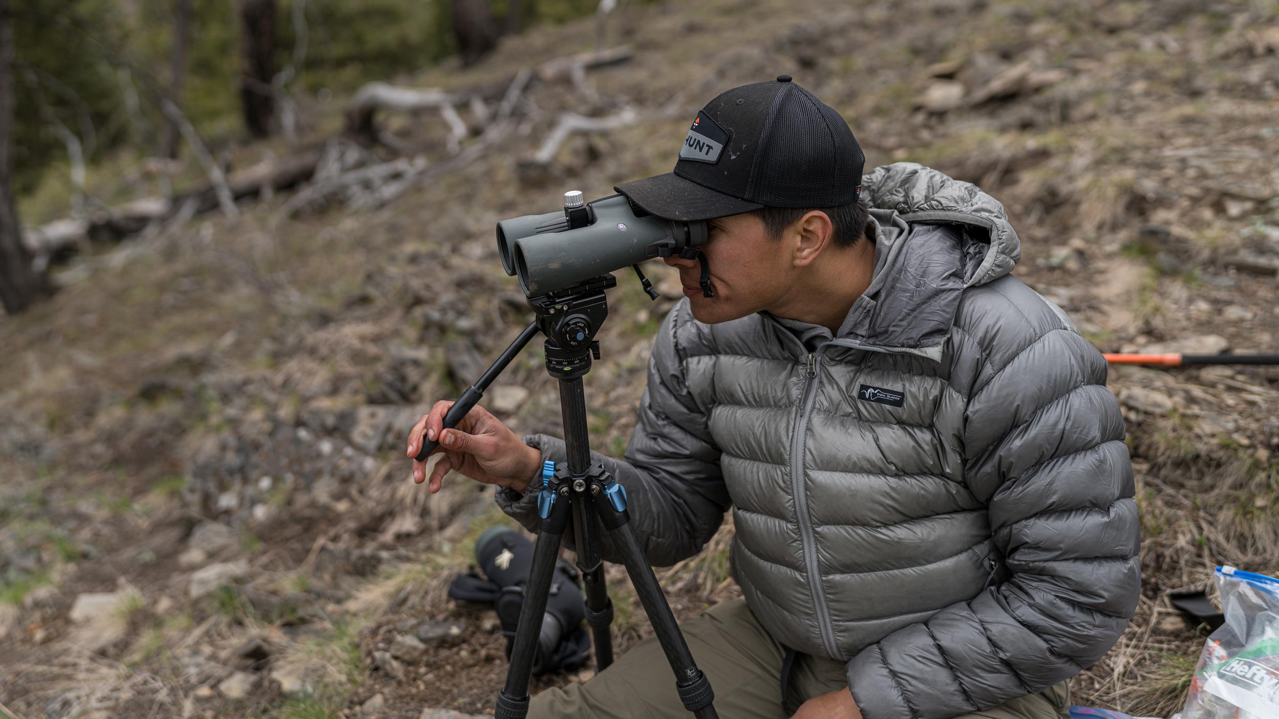 Glassing with binoculars mounted on Sirui ST-125 carbon fiber tripod