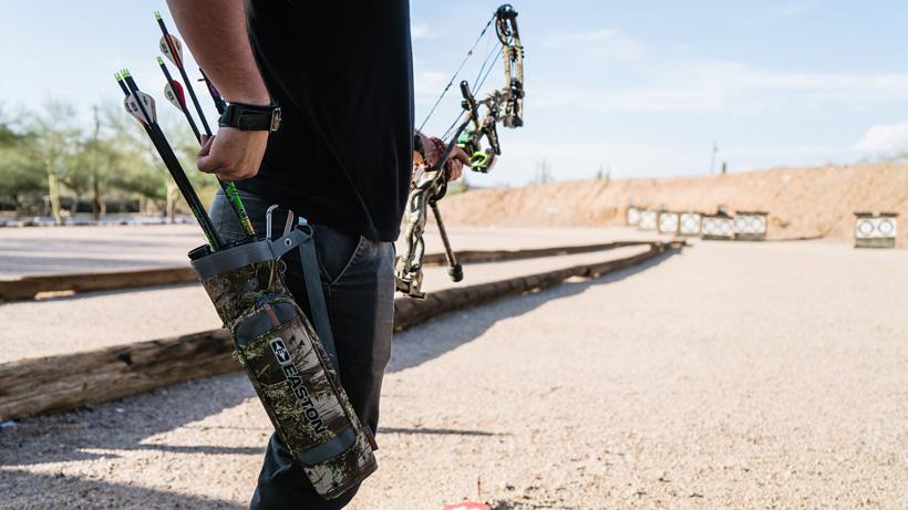 Hip quiver for bowhunting