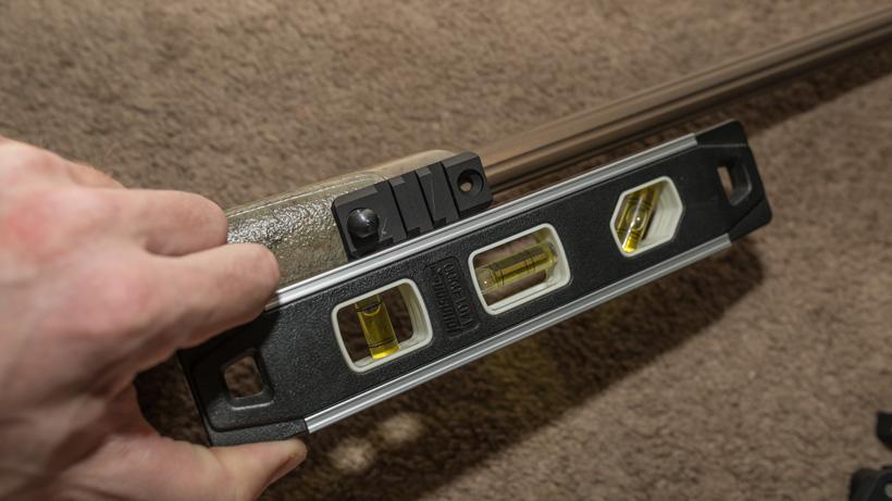 Leveling picatinny rail on rifle