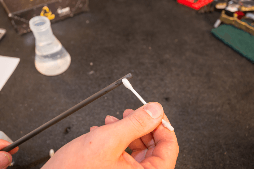 Cleaning arrow shaft with acetone