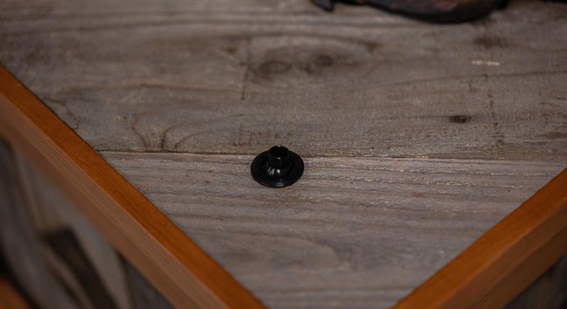 Directional lights on pedestal mount