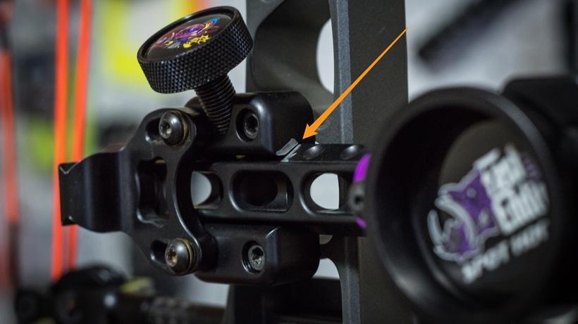 Marking archery sight bar with silver line