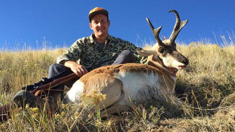 Incredible father-son antelope hunt in the plains of Wyoming - 15