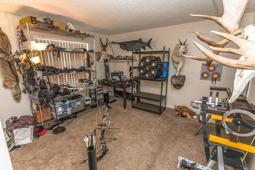 Indoor home archery shooting range