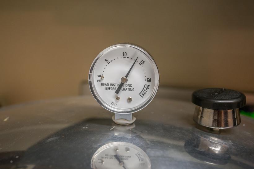 13 pressure guage